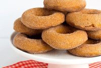Autumn Spiced Pumpkin Doughnuts