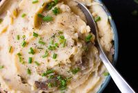 Velvety Slow Cooker Mashed Potatoes