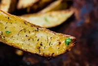 Crispy Garlic Potato Wedges