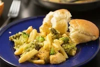 One-Pan Cheesy Chicken & Broccoli Pasta