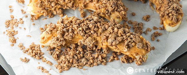 Chocolate Peanut Butter Banana Bites - An Easy, Healthy Treat Delicious Chocolate Peanut Butter Banana Bites with Nature Valley Granola - perfect for a quick snack