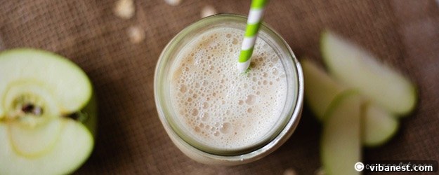 Delicious and healthy apple pie smoothie with a cinnamon stick garnish.