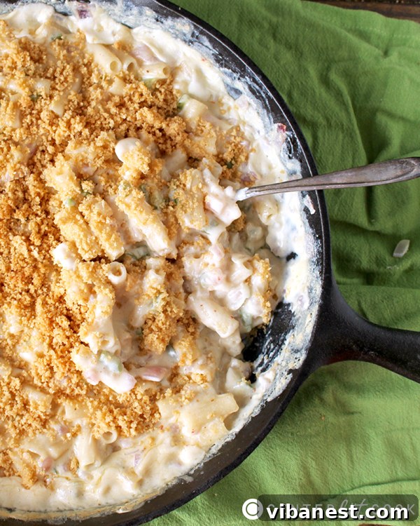jalapeno-popper-mac-and-cheese-4.jpg Baked Jalapeño Popper Mac and Cheese with a crispy panko topping, fresh out of the oven.