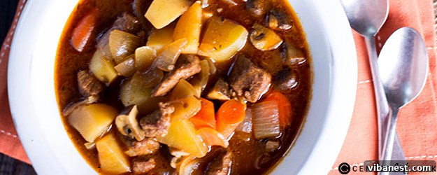 Slow Cooker Vegetable Beef Stew - A Comforting Classic hearty slow cooker vegetable beef stew with tender beef and vegetables