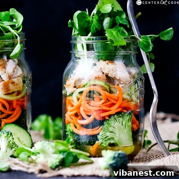 how-to-make-a-mason-jar-salad-4.jpg A mason jar salad featuring chicken, broccoli, carrots, and watercress