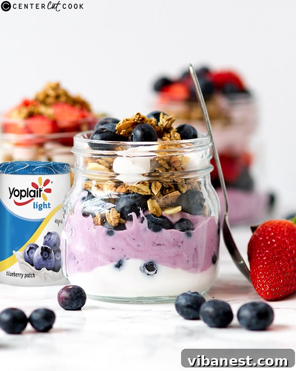 berry-breakfast-parfait-2.jpg berry breakfast parfait 2