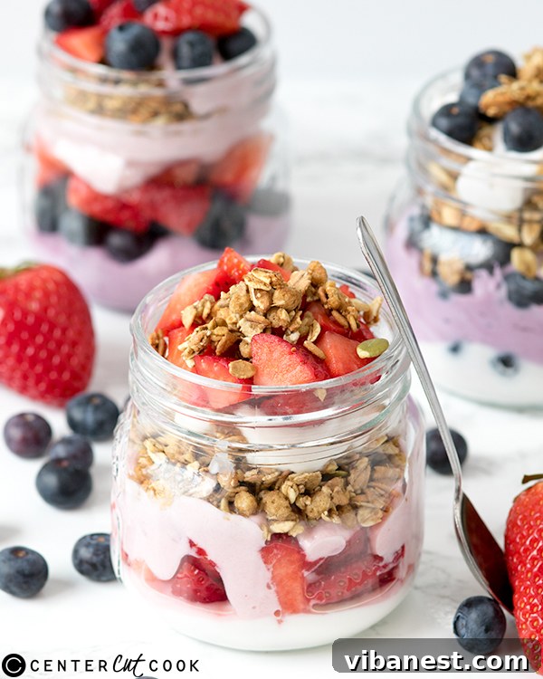 berry-breakfast-parfait-3.jpg berry breakfast parfait 3