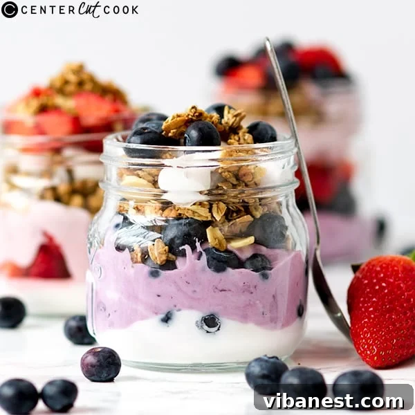 berry-breakfast-parfait-4.jpg berry breakfast parfait 4