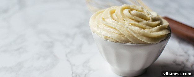 Homemade Vanilla Frosting on a Cake