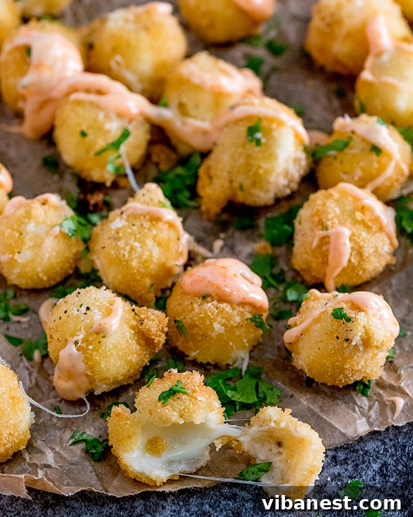 crispy-mozzarella-bites-honey-sriracha-mayo-2.jpg crispy mozzarella bites honey sriracha mayo 2
