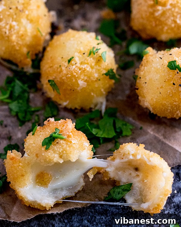 crispy-mozzarella-bites-honey-sriracha-mayo-3.jpg crispy mozzarella bites honey sriracha mayo 3