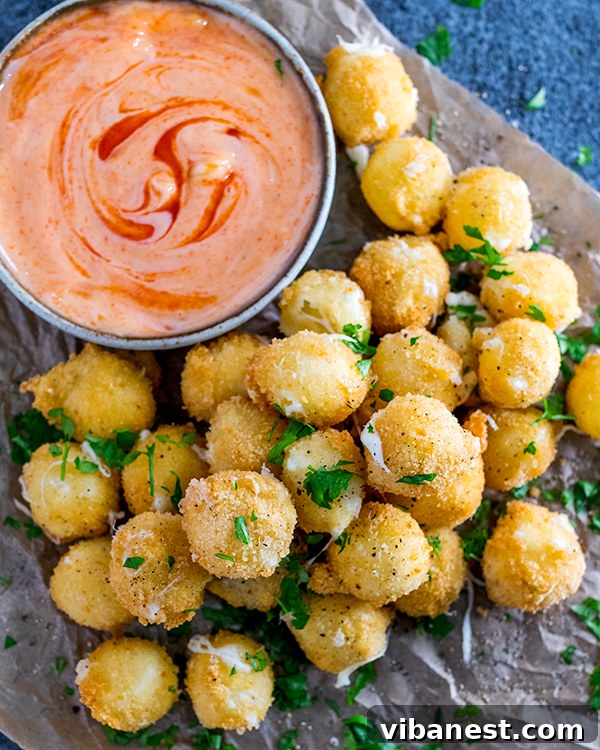 crispy-mozzarella-bites-honey-sriracha-mayo-4.jpg crispy mozzarella bites honey sriracha mayo 4
