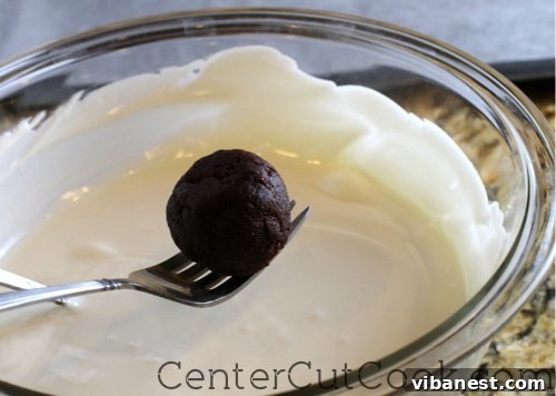 how to make cake balls 7.jpg How to make cake balls melted chocolate