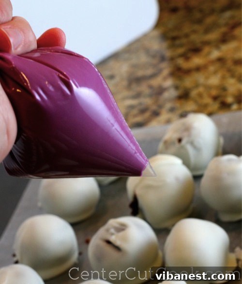 how to make cake balls 8.jpg How to make cake balls decorated