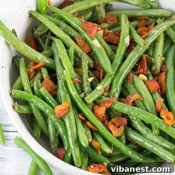 how-to-make-green-beans-5.jpg Final plated dish of green beans with crispy bacon and garlic