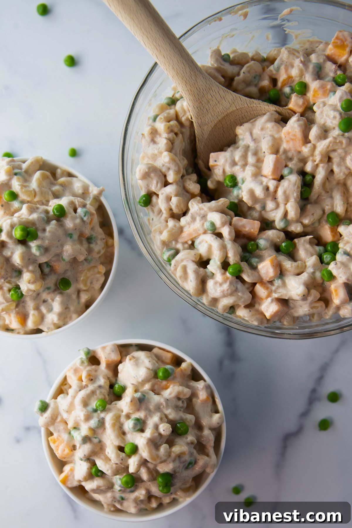 Quick Creamy Tuna Macaroni Salad 8 A large bowl of perfectly chilled Easy Tuna Macaroni Salad, garnished with a sprinkle of fresh parsley, ready for a summer gathering.