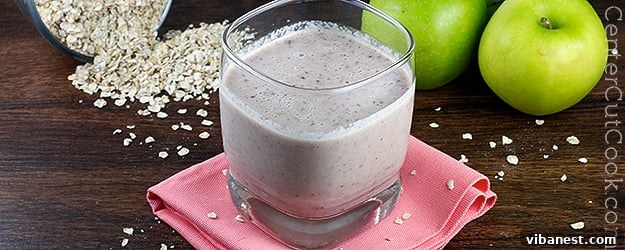 Delicious and healthy Cran-Apple Oatmeal Smoothie for breakfast