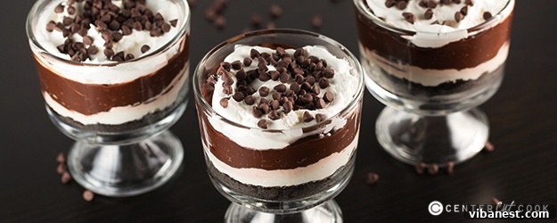 chocolate lasagna parfait.jpg Three individual Chocolate Lasagna Parfaits with chocolate chips on top