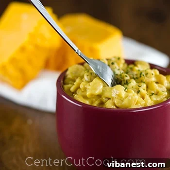 Creamy Mac n Cheese Close-up A close-up of rich and creamy mac and cheese, perfectly cooked and ready to be enjoyed.