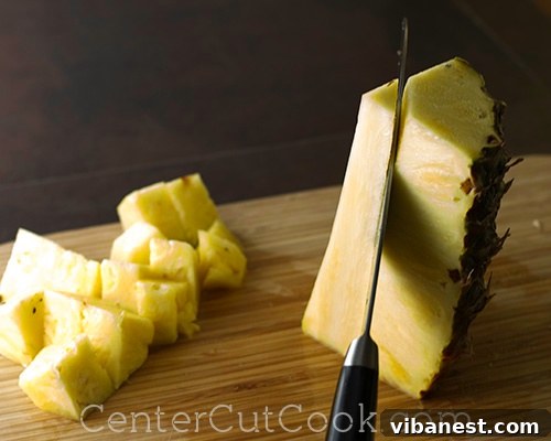 how to cut a pineapple 7.jpg How to cut a pineapple 7