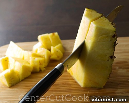 how to cut a pineapple 8.jpg How to cut a pineapple 8