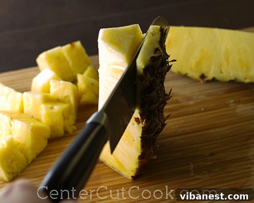 how to cut a pineapple 9.jpg How to cut a pineapple 9