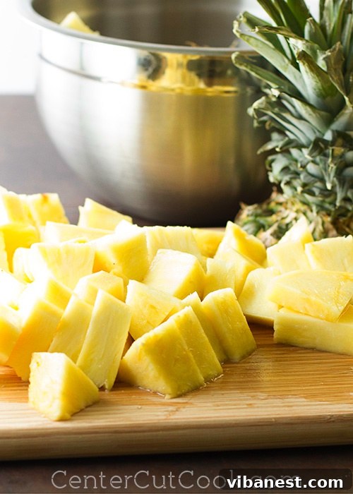 how to cut a pineapple 10.jpg How to cut a pineapple 10